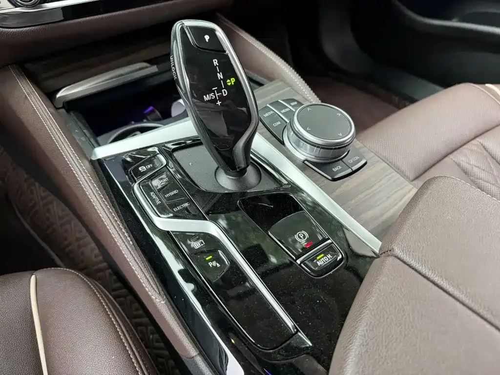 BMW 5 Series New Energy 535Le Luxury Package 2021 — фото 9