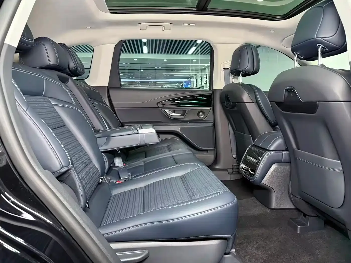 Lincoln Nautilus 2.0T 4WD Prestige Edition 2023 — фото 12
