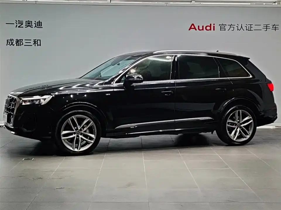 Audi Q7 55 TFSI quattro S line Sport 2025
