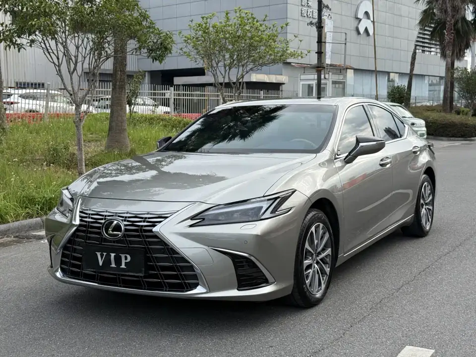 Lexus ES 200 Ultimate Edition 2025