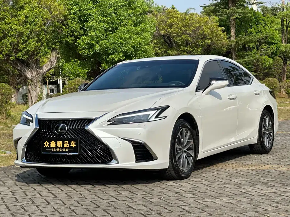 Lexus ES 200 Ultimate Edition 2025