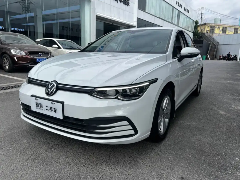Volkswagen Golf 200TSI DSG 2021