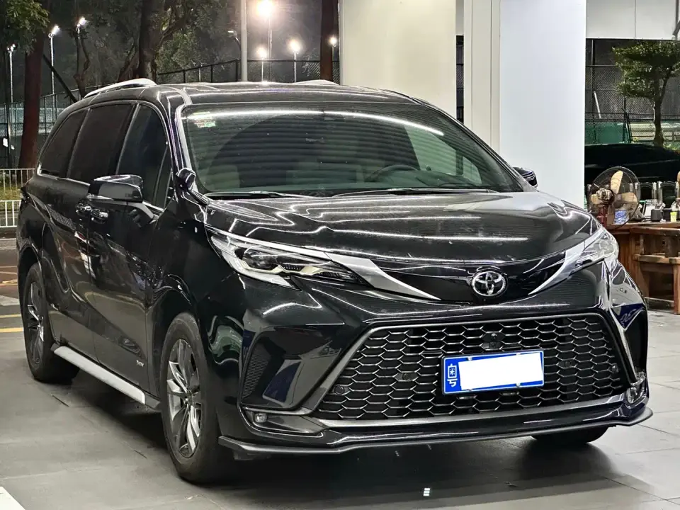 Toyota Granvia 2.5L Hybrid Premium PLUS 4WD Edition 2025