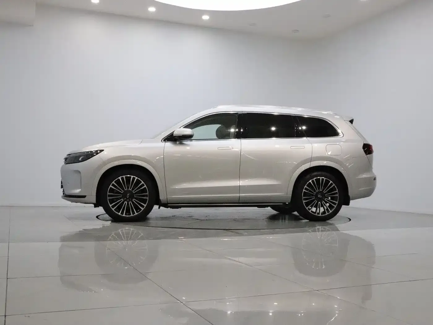 AITO Wenjie AITO M7 1.5T RWD Plus 5-Seater 2023 — фото 8