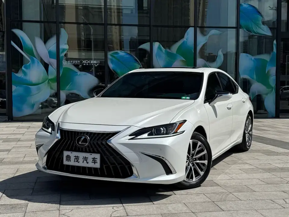 Lexus ES 200 Excellence Edition 2024