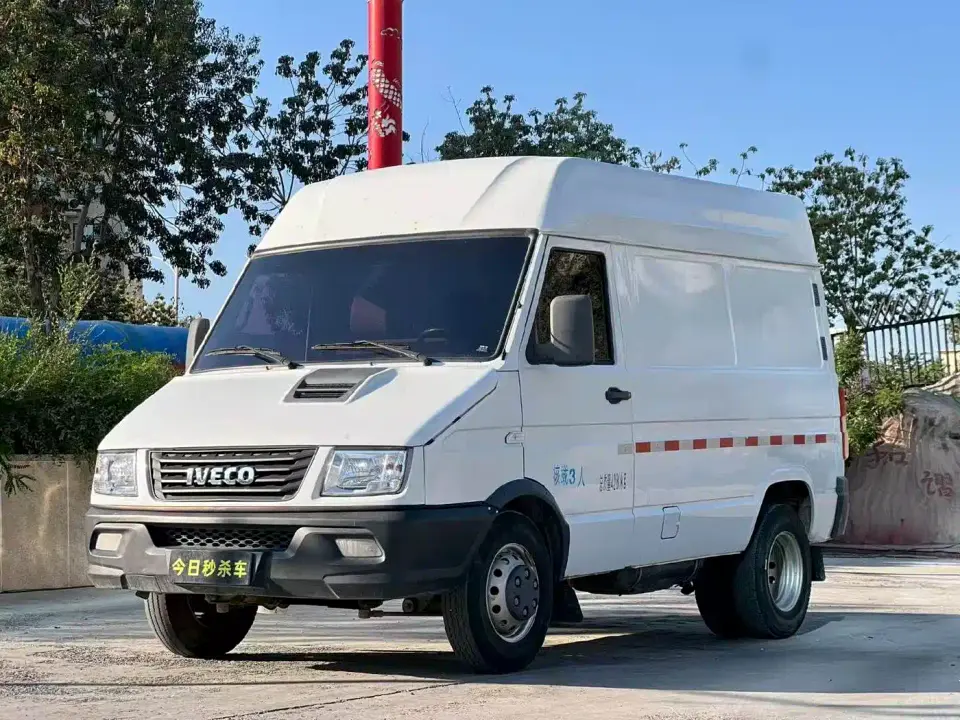Iveco Daily 2.8T V35 Van Dual Tire Medium Roof 3 Seater China VI 2021