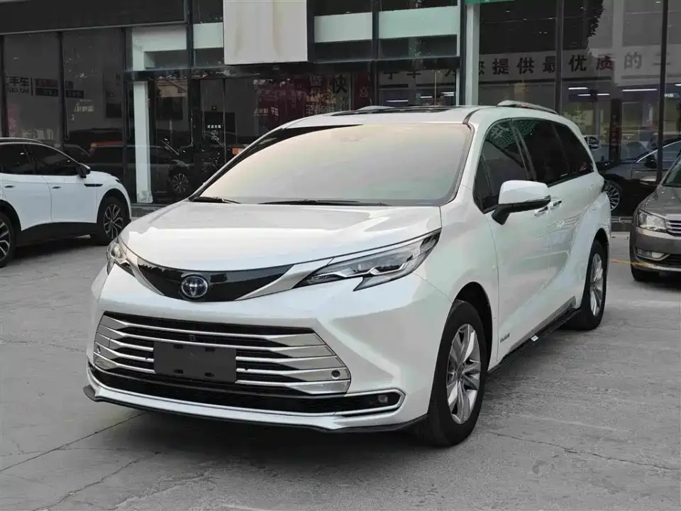 Toyota Sienna 2.5L Hybrid Platinum Edition 2022