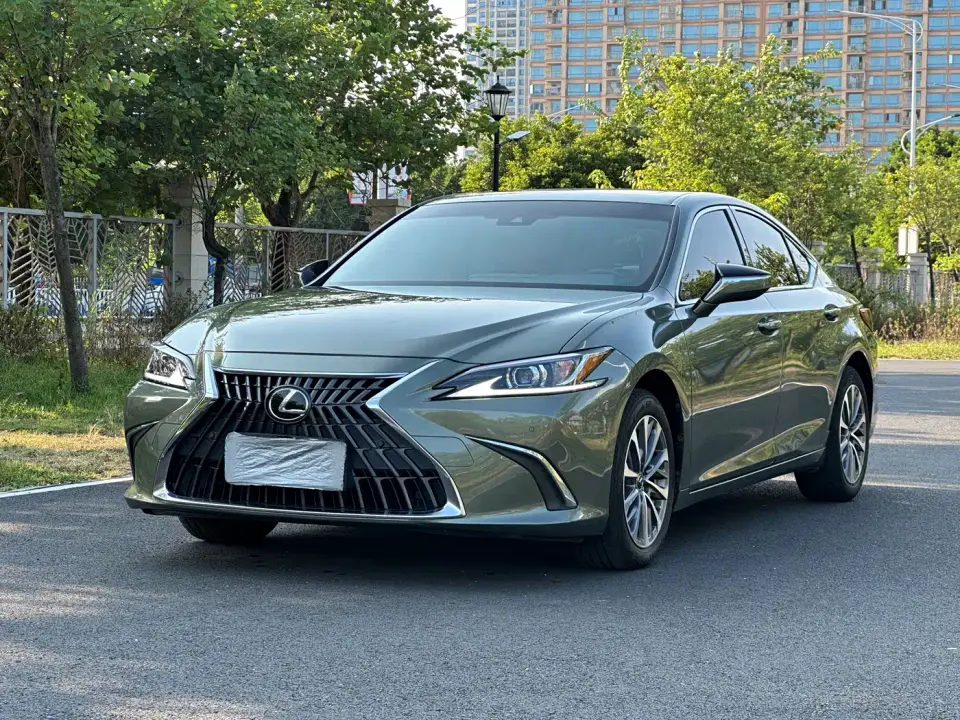 Lexus ES 200 Excellence Edition 2022