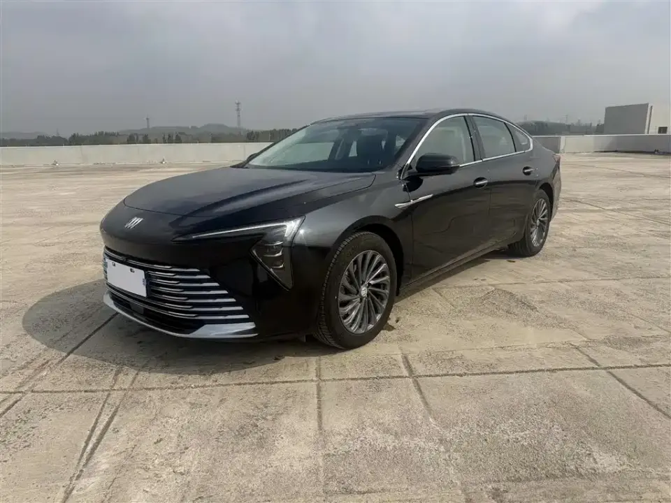 Buick LaCrosse Model 28T Platinum Edition 2025
