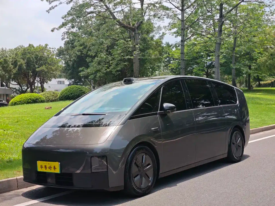 Li Auto MEGA Ultra 2024