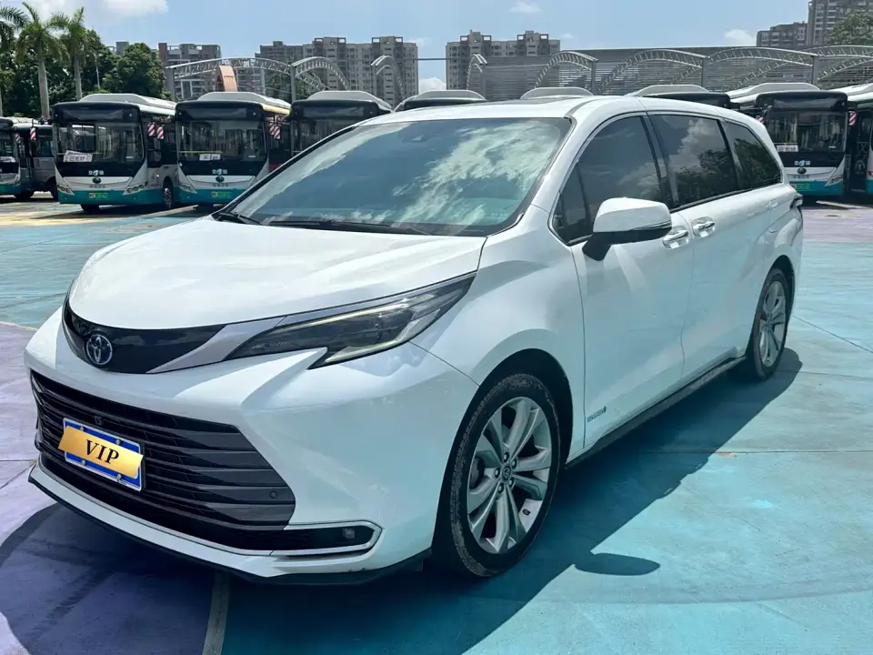 Toyota Sienna 2.5L Hybrid Premium Edition 2023