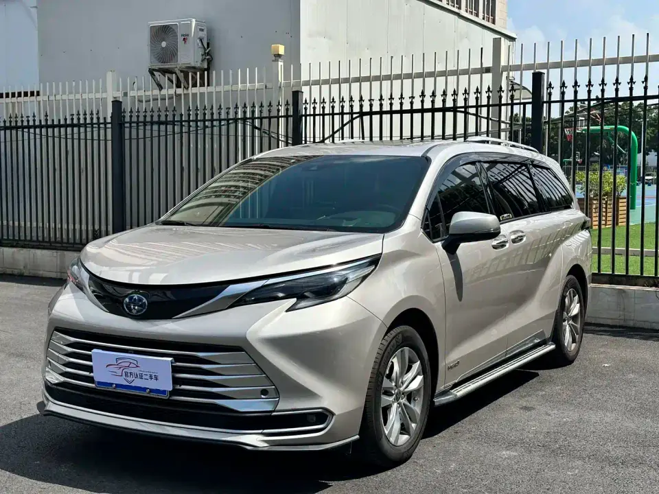Toyota Sienna 2.5L Hybrid Platinum Edition 2022