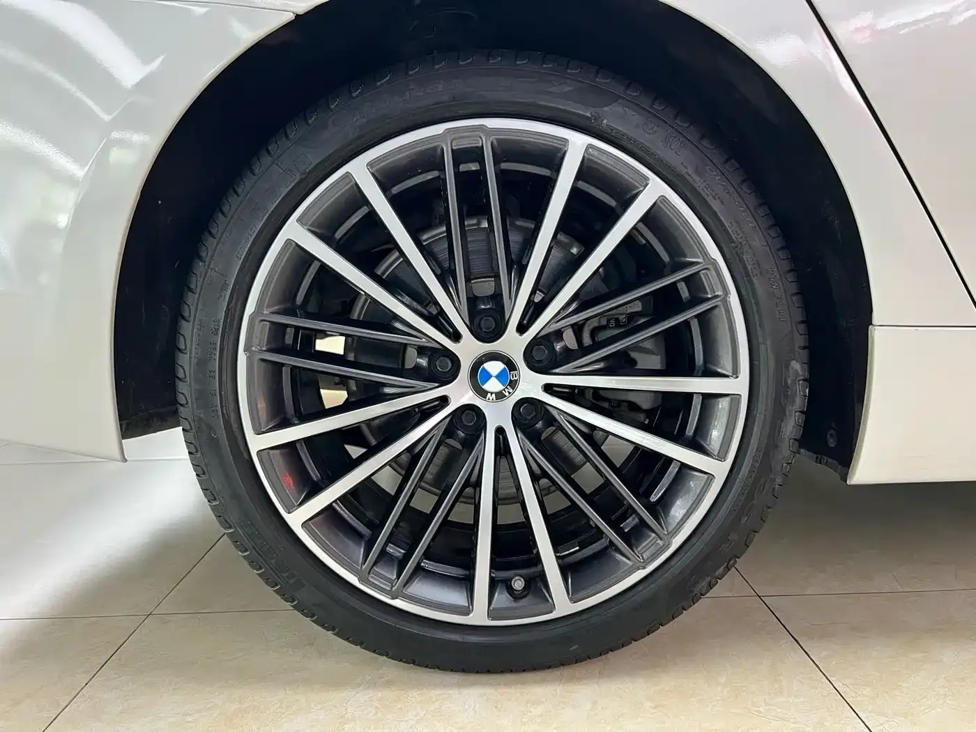 BMW 5 Series 530Li Exclusive M Sport Package 2020 — фото 30