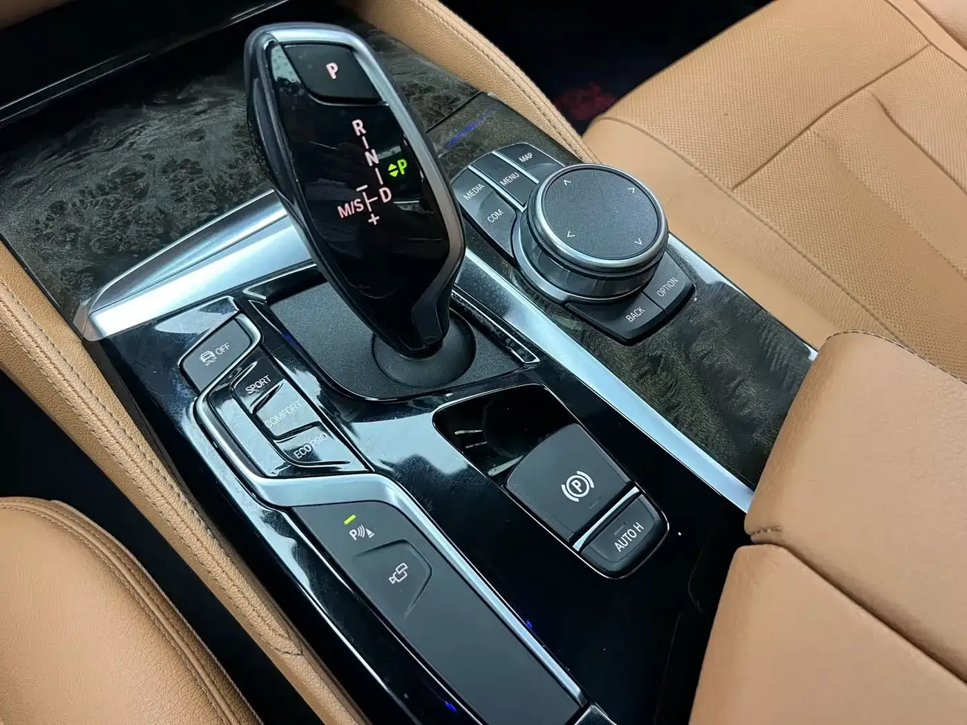 BMW 5 Series 530Li Exclusive M Sport Package 2020 — фото 15