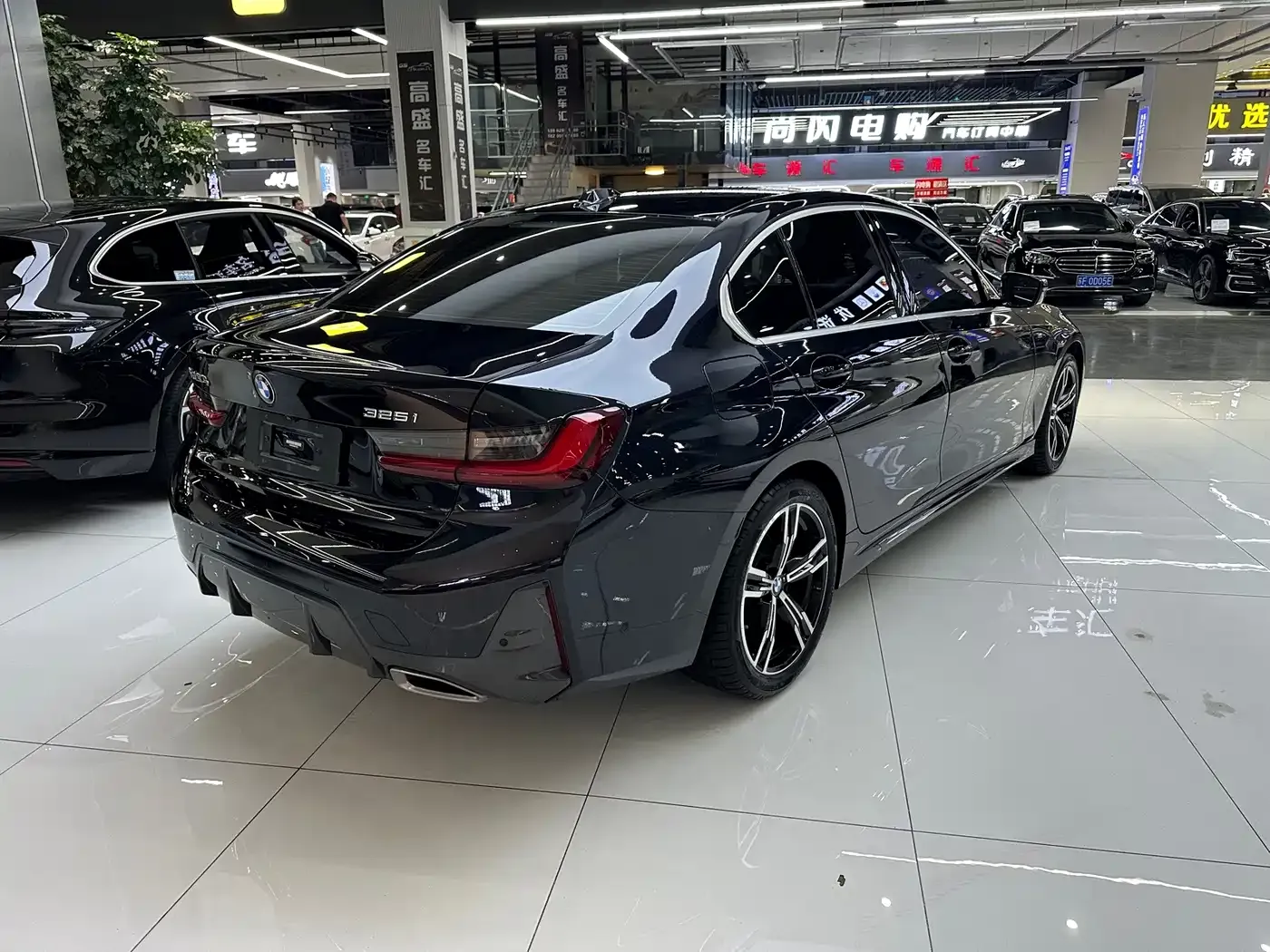BMW 3 Series 325i M Sport Package 2023 — фото 17