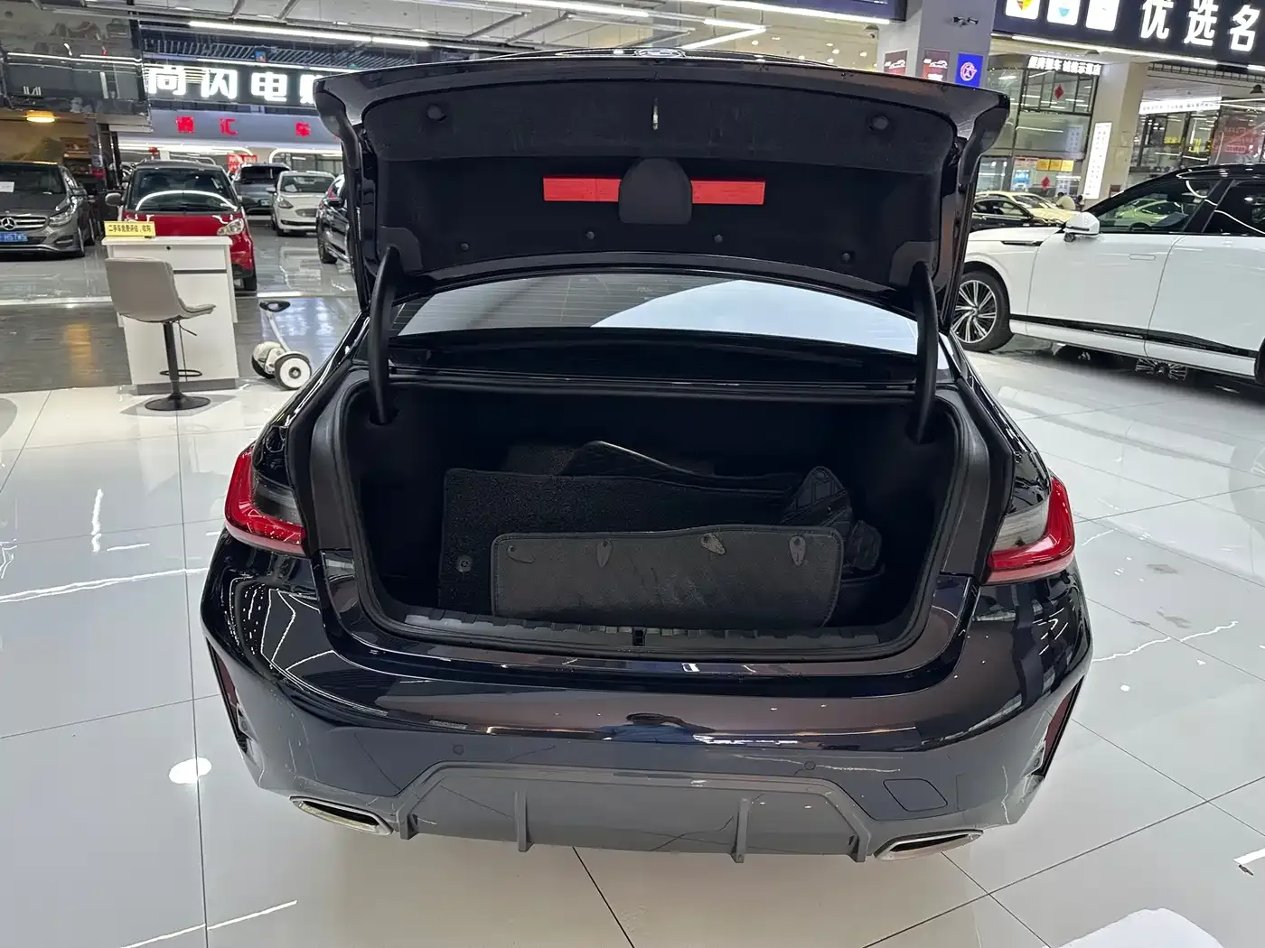 BMW 3 Series 325i M Sport Package 2023 — фото 11