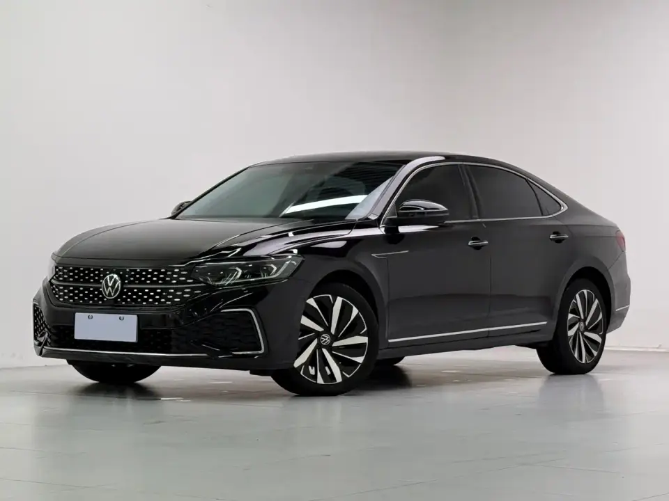 Volkswagen Passat 330TSI Starlight Luxury Edition 2022