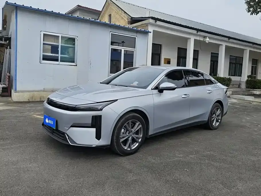 Geely Galaxy Galaxy L6 EM-i 140km Voyage Edition 2025