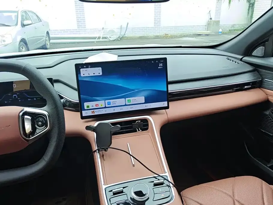 Geely Galaxy Galaxy L6 EM-i 140km Voyage Edition 2025 — фото 13