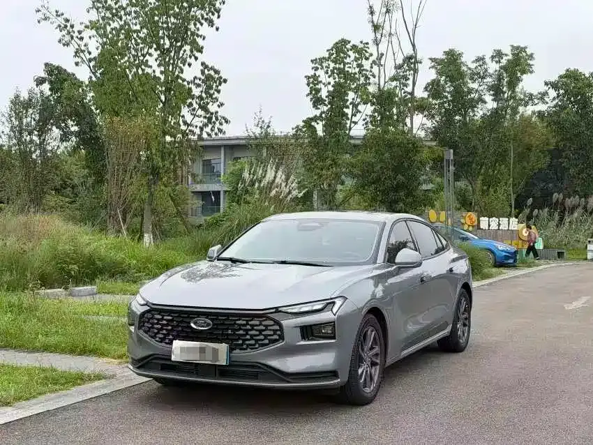 Ford Mondeo 2.0T EcoBoost Luxury 2025