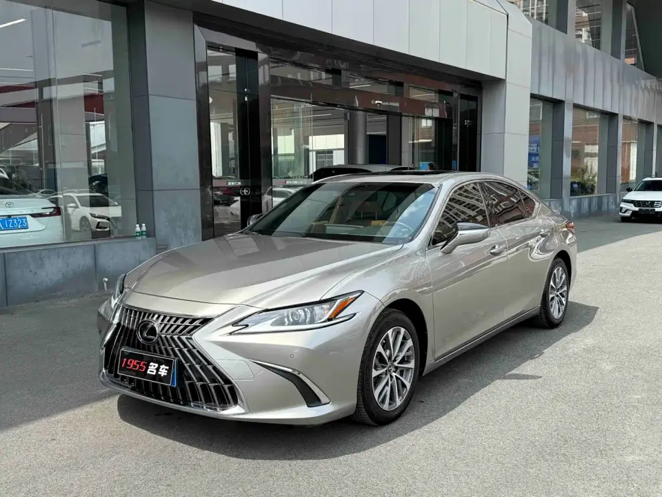 Lexus ES 300h Excellence Edition 2024