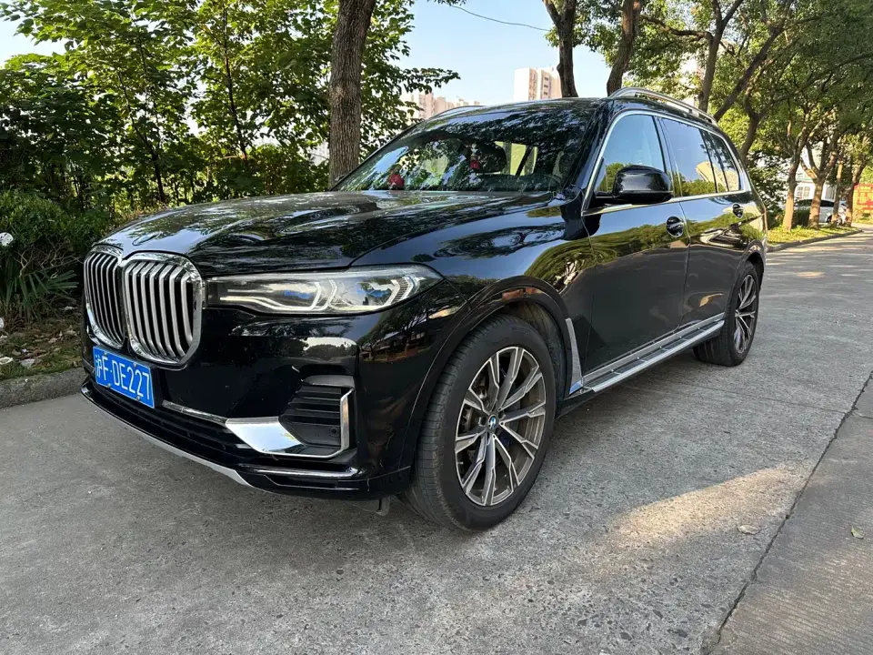 BMW X7 xDrive40i Premium Luxury Package 2022