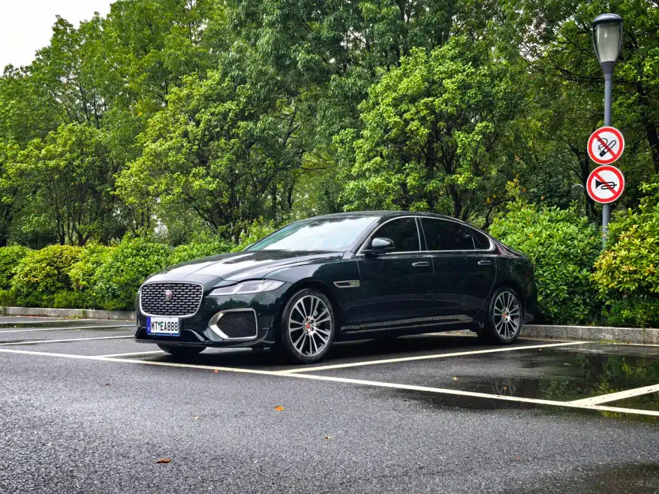 Jaguar XFL 2.0T P250 2WD Premium Luxury 2024