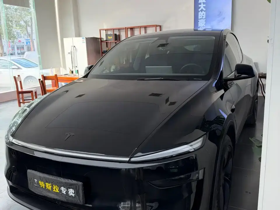 Tesla Model Y Rear-Wheel Drive 2025