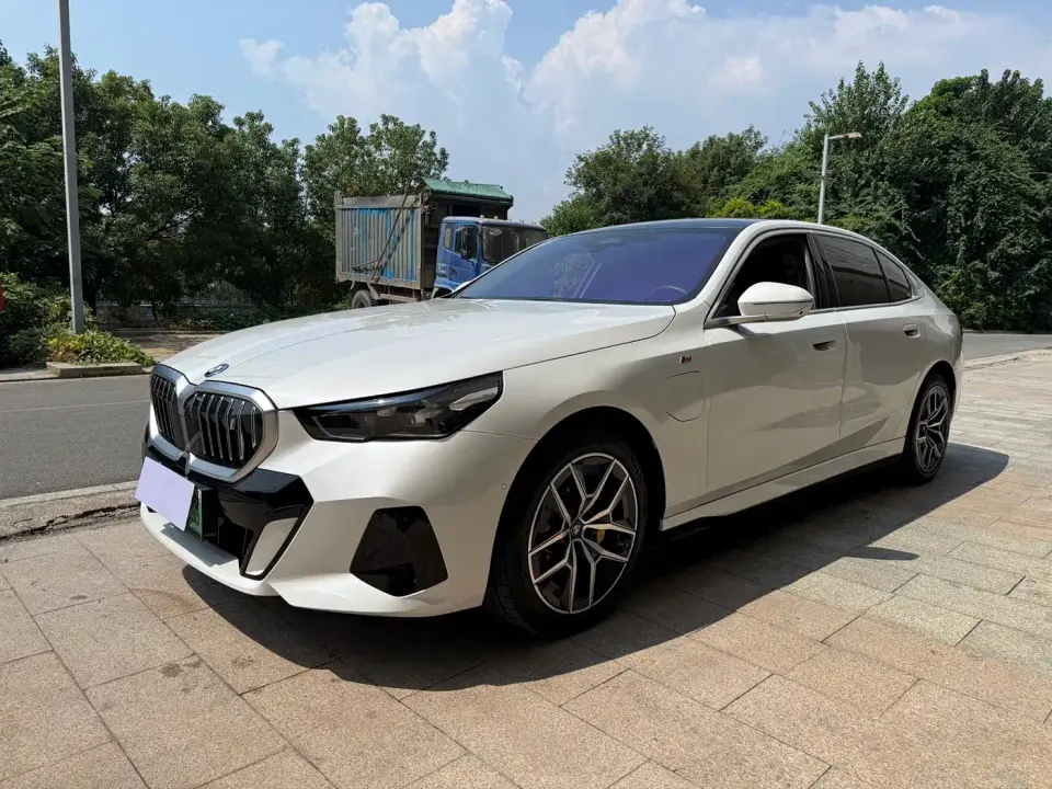 BMW i5 eDrive 35L Premium Model M Sport Package 2024