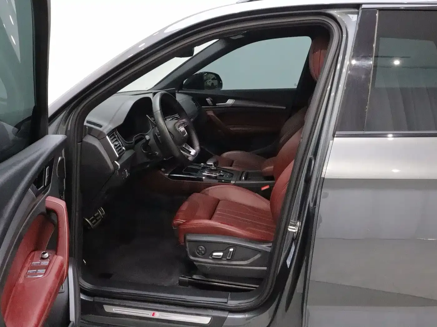 Audi Q5L Model 40 TFSI Luxury Dynamic 2024 — фото 11