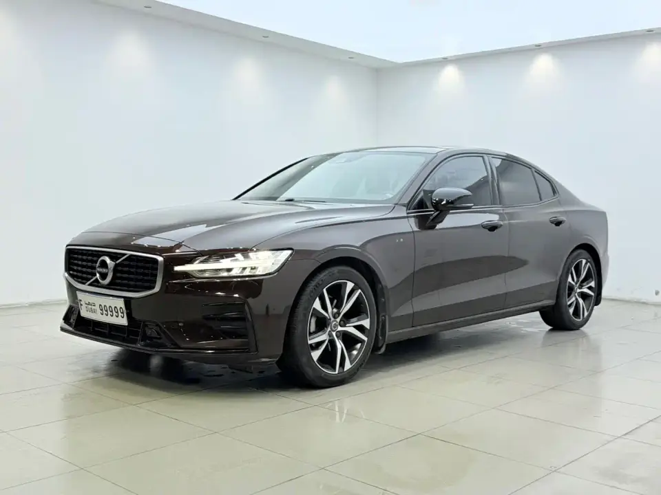 Volvo S60 T4 Momentum Sport Edition 2021