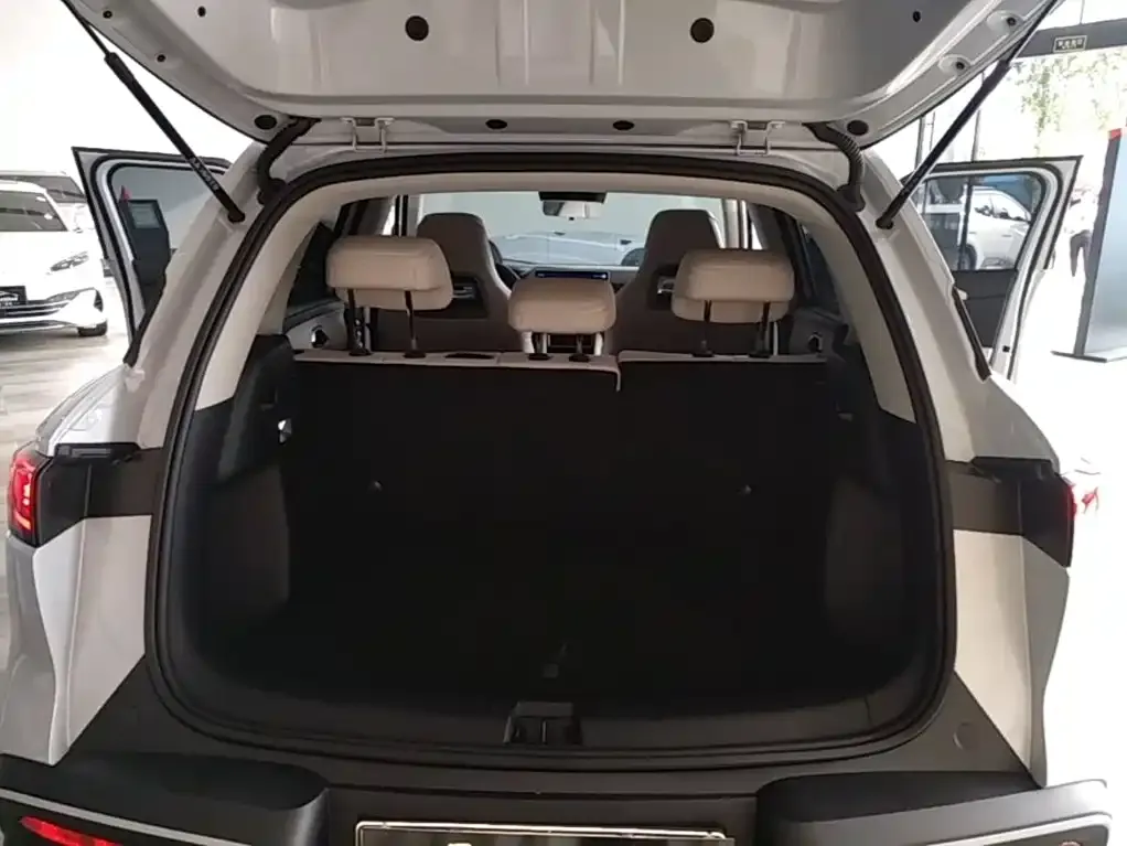 BYD Yuan UP Smart Drive Edition 401KM Vitality Version 2026 — фото 15