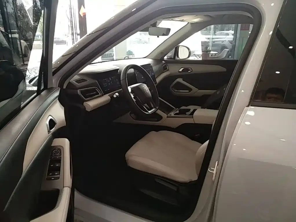 BYD Yuan UP Smart Drive Edition 401KM Vitality Version 2026 — фото 12