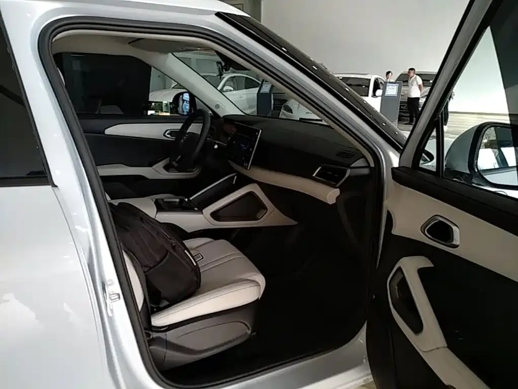 BYD Yuan UP Smart Drive Edition 401KM Vitality Version 2026 — фото 20