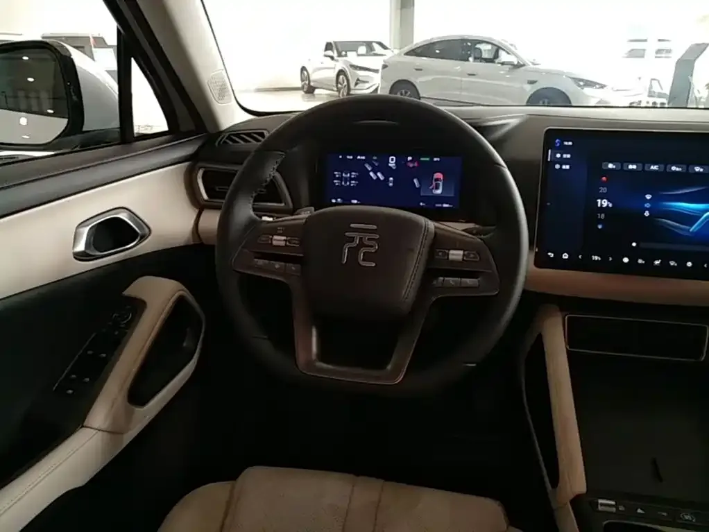 BYD Yuan UP Smart Drive Edition 401KM Vitality Version 2026 — фото 7