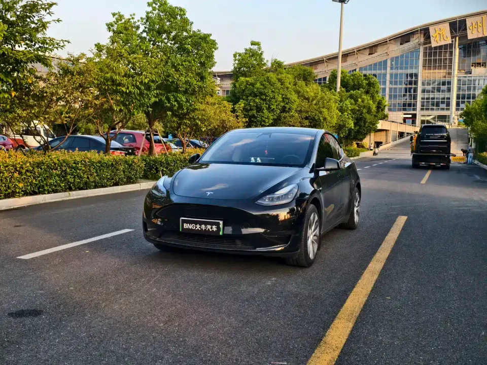 Tesla Model Y Facelift Rear-Wheel Drive Version 2023