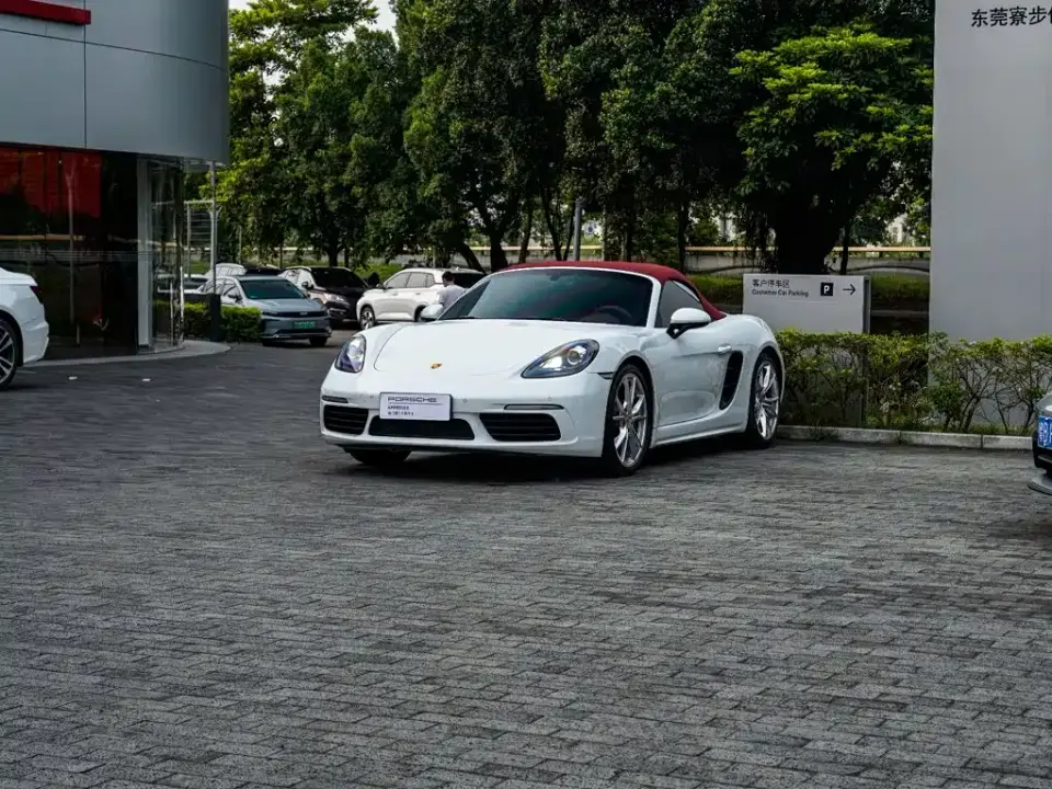 Porsche 718 Boxster 2.0T 2023
