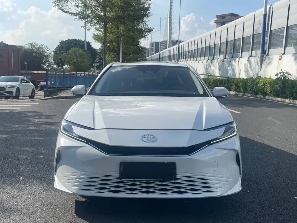 Toyota Camry Hybrid 2.0HGVP Luxury Edition 2025