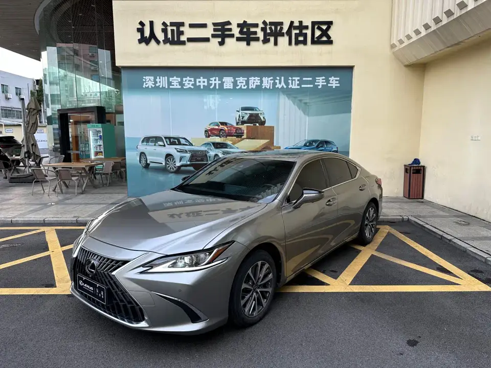 Lexus ES 300h Excellence Edition 2024