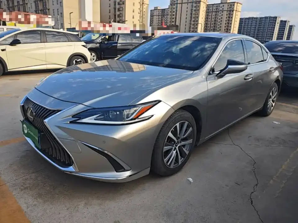 Lexus ES 200 Luxury 2021