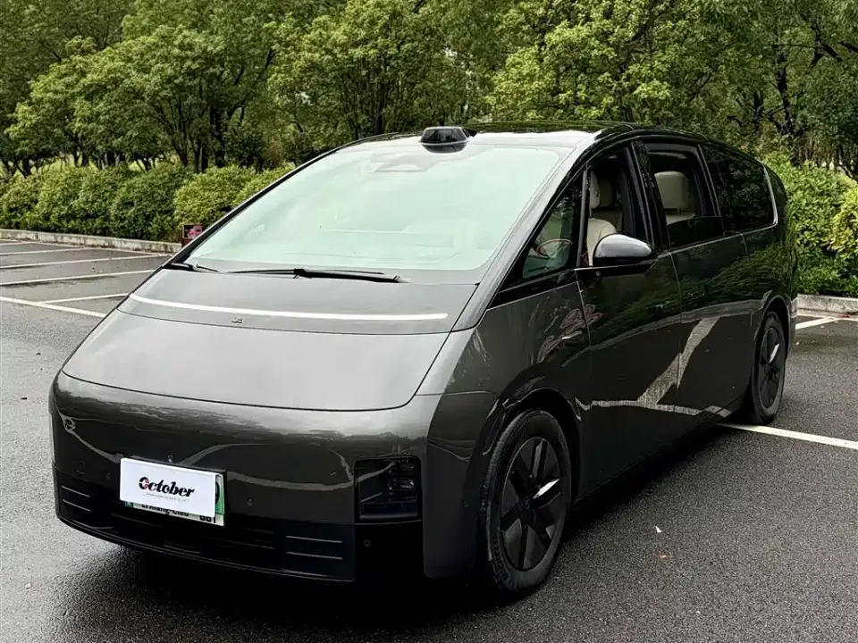 Li Auto MEGA Ultra 2024