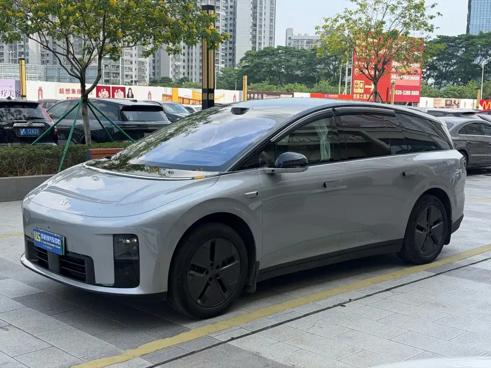 Li Auto Li i8 Standard Edition 2025