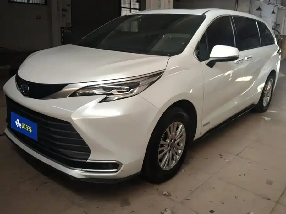 Toyota Sienna 2.5L Hybrid Premium Edition 2022