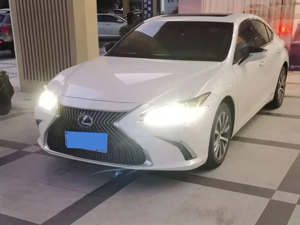 Lexus ES Model 300h Excellence Edition 2020