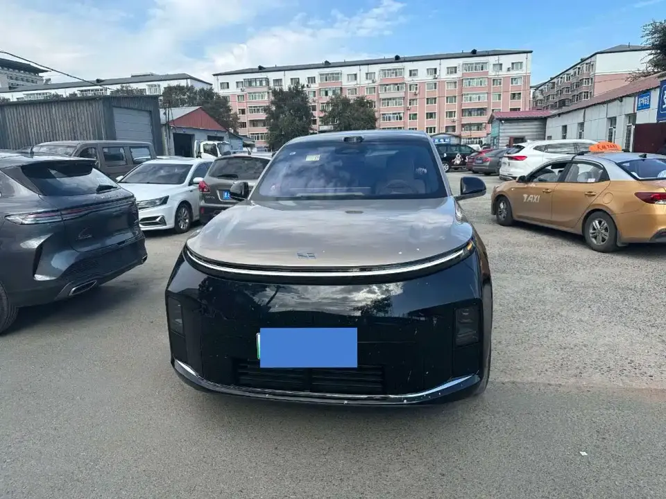 Li Auto Li Xiang L9 Base Model 2026