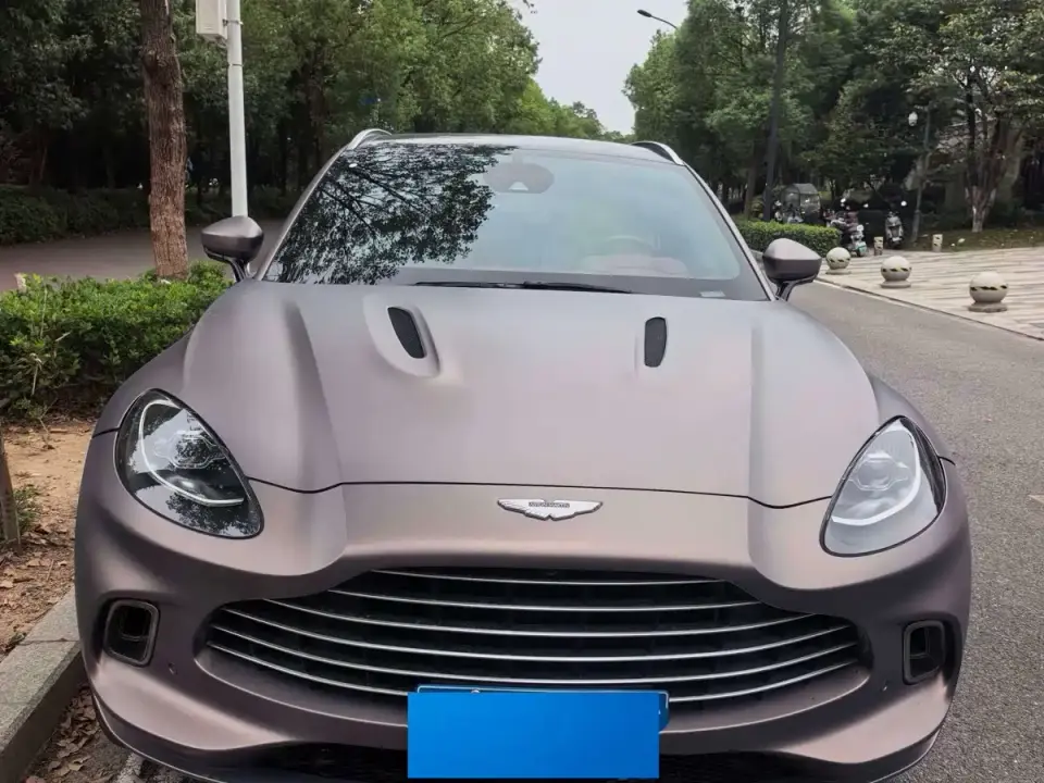 Aston Martin DBX 3.0T STRAIGHT-SIX 2022