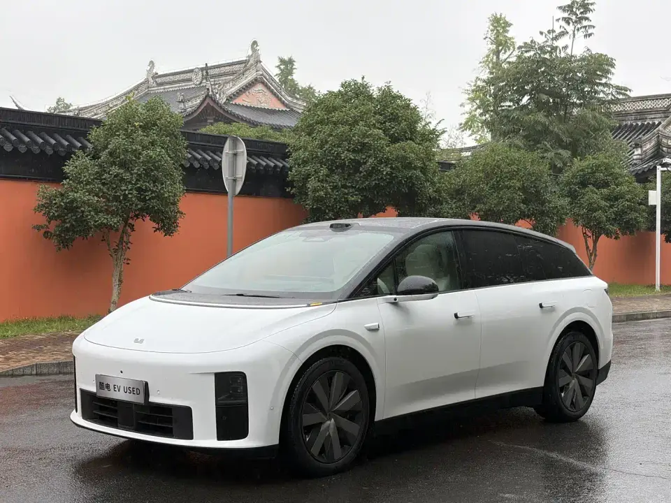 Li Auto i6 4WD Base Model 2025