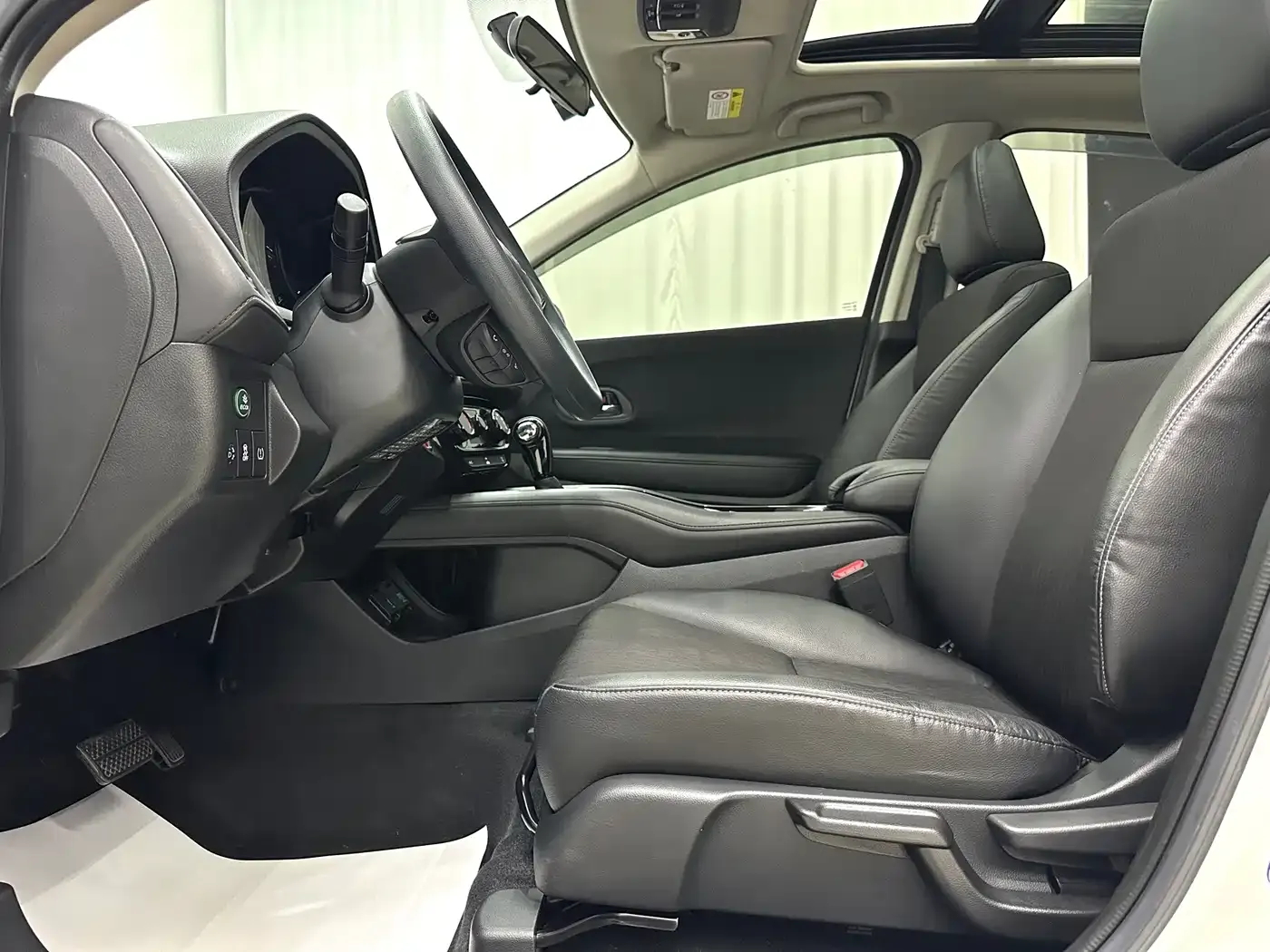 Honda Vezel 1.5L CVT Phantom Night Pioneer Edition 2022 — фото 7