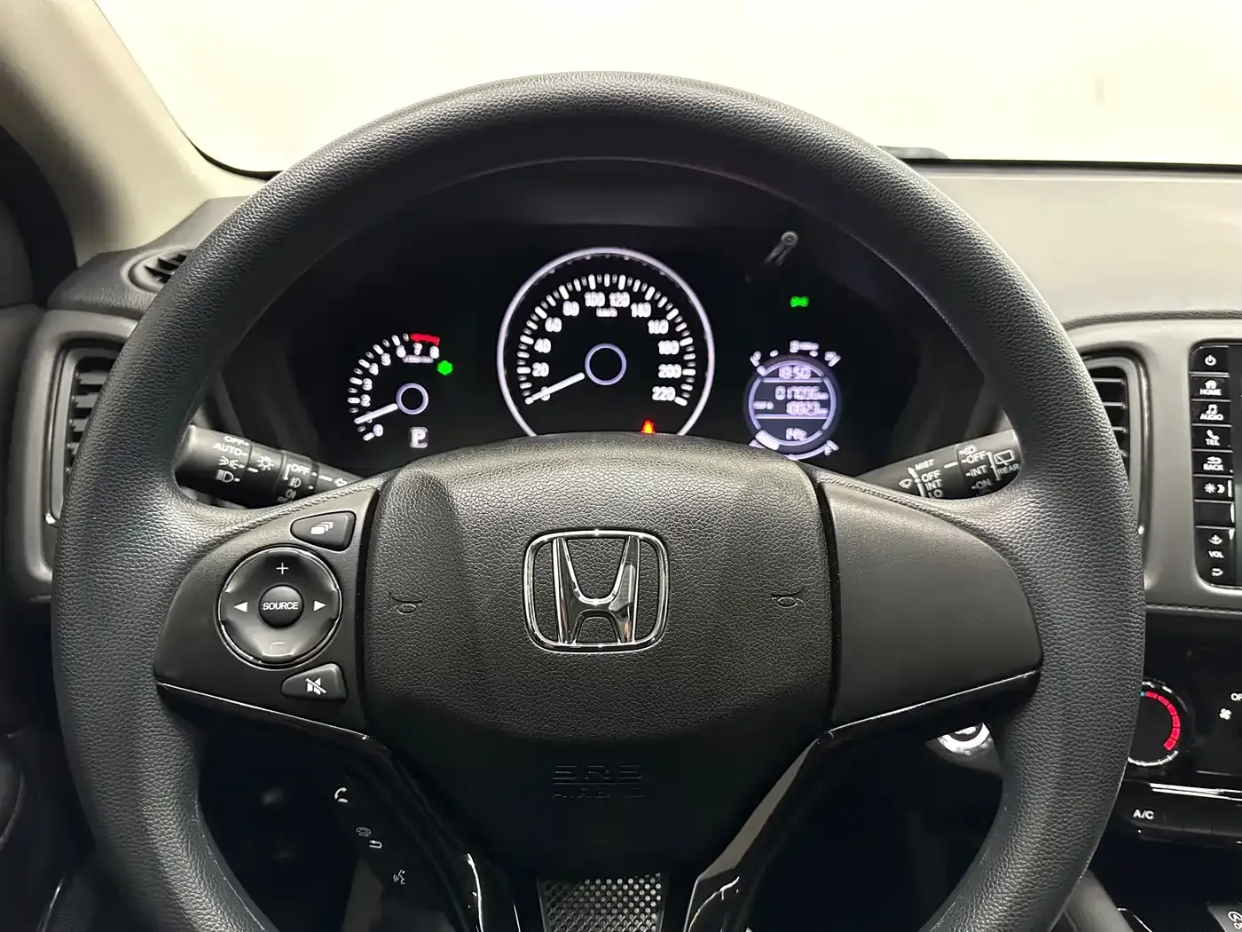Honda Vezel 1.5L CVT Phantom Night Pioneer Edition 2022 — фото 17