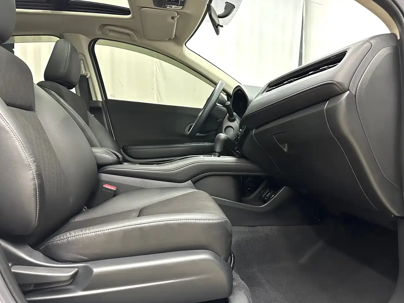 Honda Vezel 1.5L CVT Phantom Night Pioneer Edition 2022 — фото 10